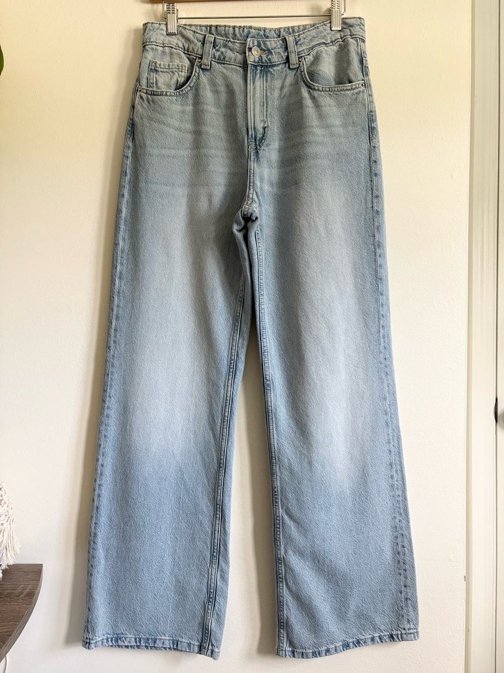 H&M Divided Straight Leg Jeans in Light Wash NEW - Picture 2 of 6